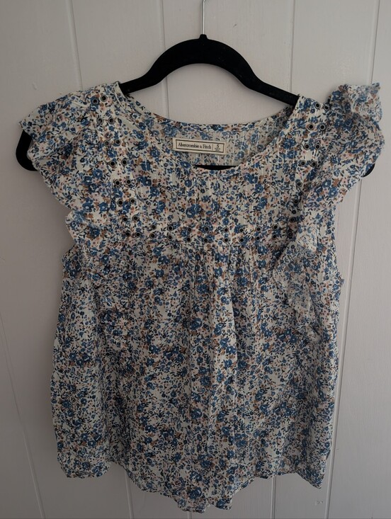 Abercrombie & Fitch Tops - Abercrombie & Fitch Sleeveless Floral Top